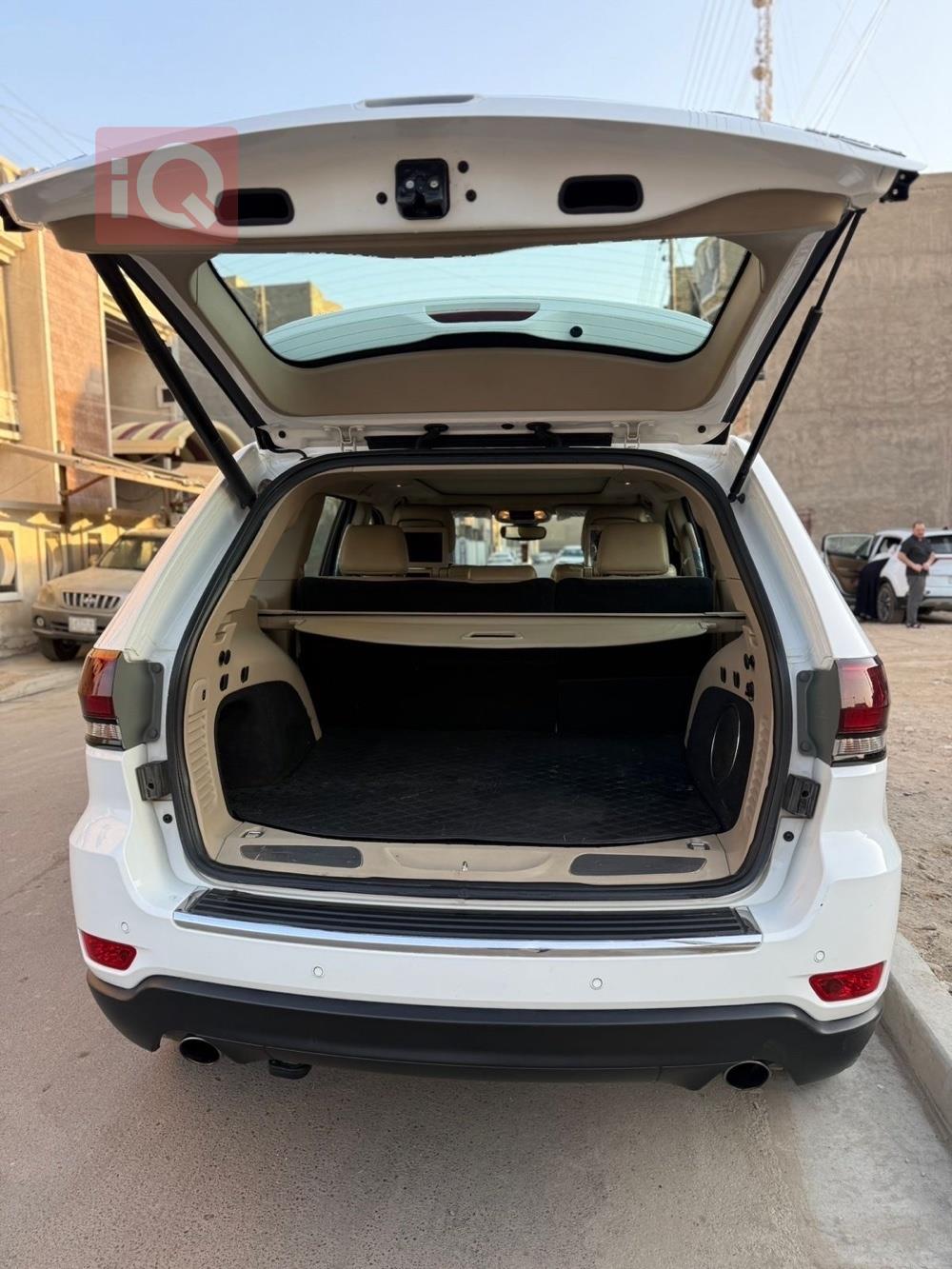 جیپ گراند شیرۆکی